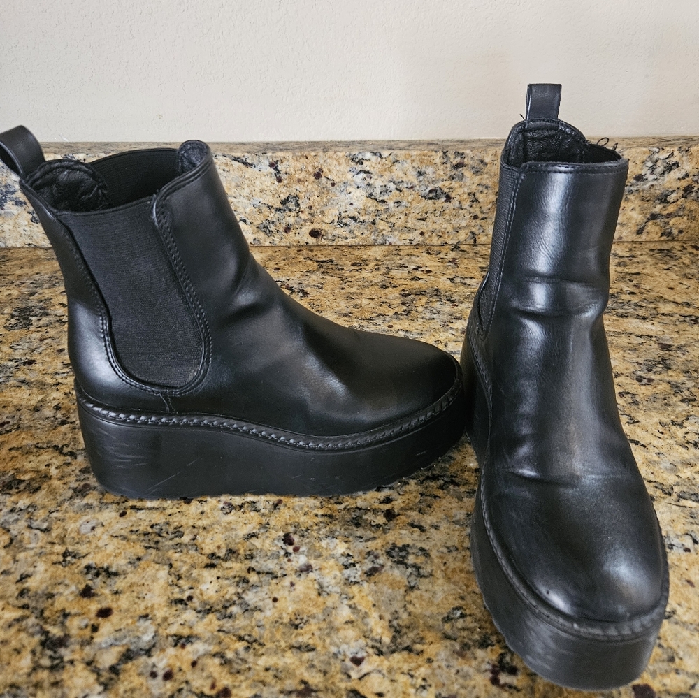 Nine west size 6 ankle platform boots